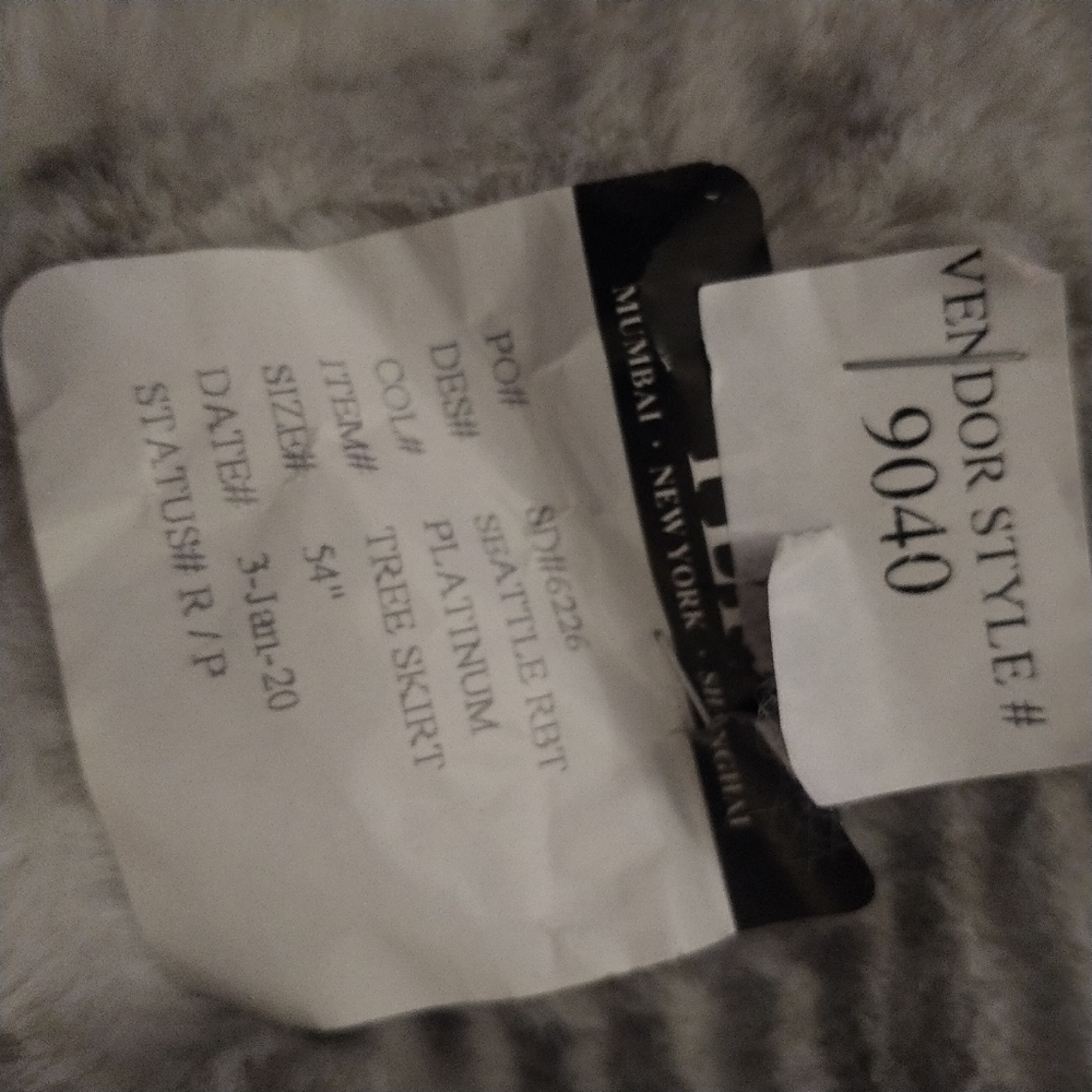 Mumbai Christmas Tree Skirt Platinum Faux Mink Fur Round Gorgeous Skirt 54" - Picture 6 of 11